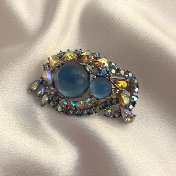 Unique Jewelry Beautiful Vintage Clear & Light Blue Rhinestones Jomaz Brooch