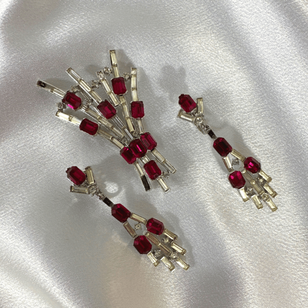 Fashion Unique Jewelry Set, Elegant Vintage Red Glass Stone Clear Rhinestone Trifari Brooch & Earring Set