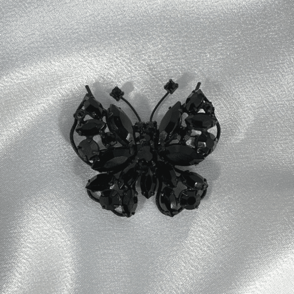 Fashion Brooch Beautiful Vintage Stunning Black Gem Stones Regency Brooch / Pin