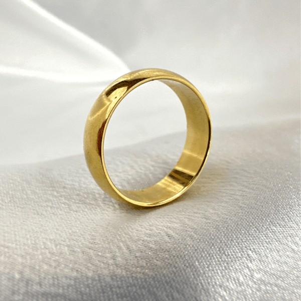 Benchmark 14K Yellow Gold 6mm Wedding Band Size 8