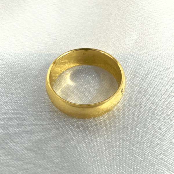 Benchmark 14K Yellow Gold 6mm Wedding Band Size 7