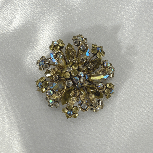 Fashion Jewelry Stylish Pendant Vintage Gold Crystal Schreiner NY. Brooch Pendant