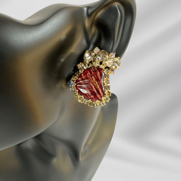 Elegant Antique Earring Vintage Hobe Earring Red Heart Crystal