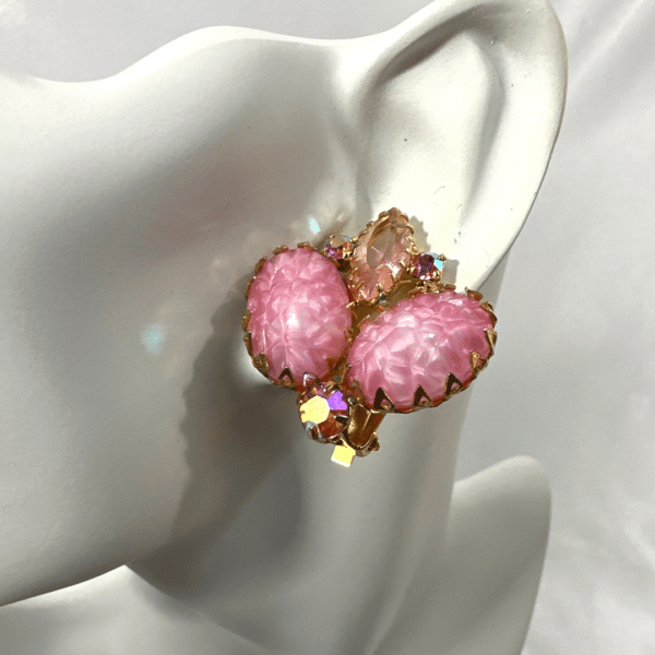Unsigned Confetti Vintage Pink Stone & Rhinestone Clip On Earrings