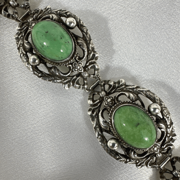 Green Stone Beautiful Antique Silver Bracelet